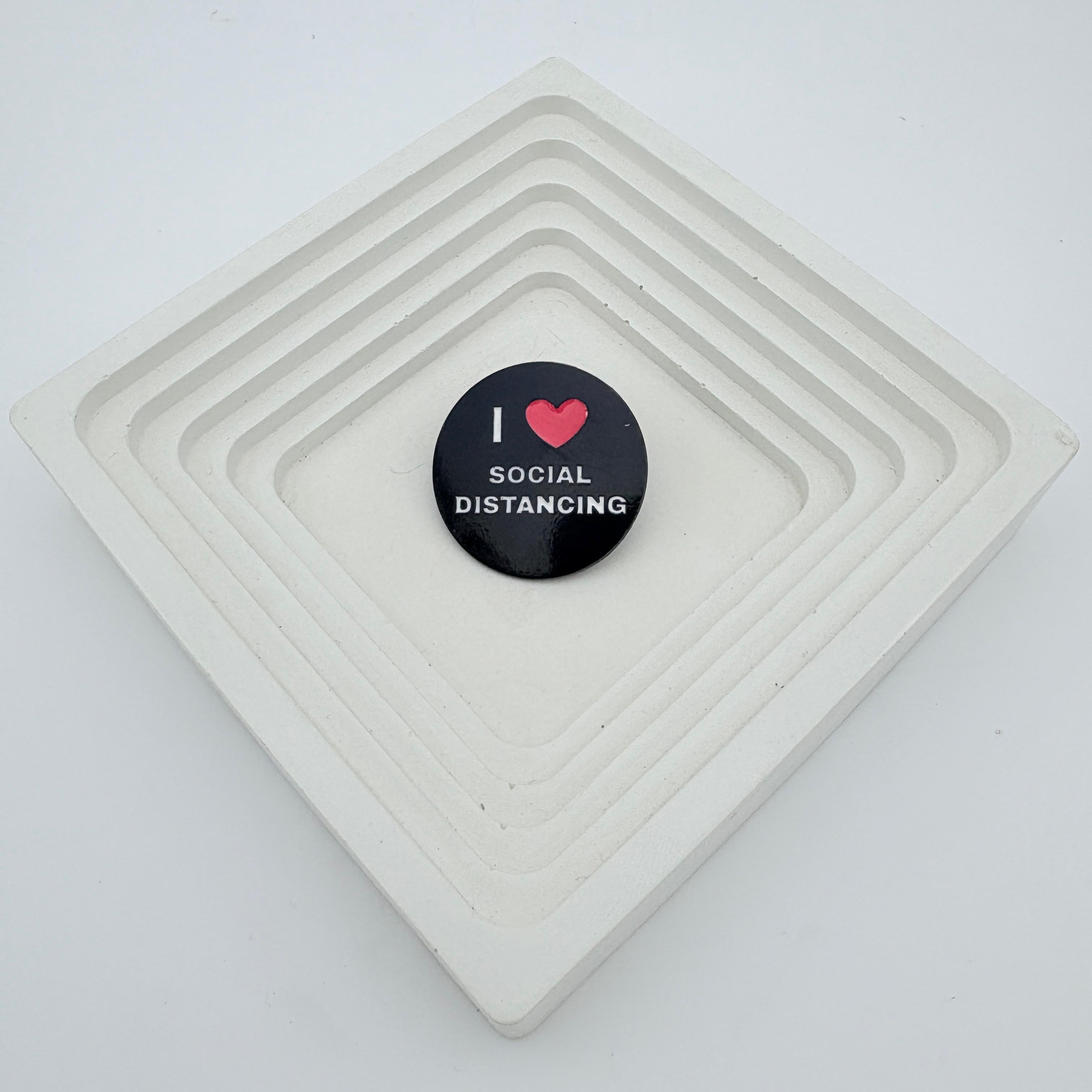 Enamel Pin - I LOVE SOCAIL DISTANCING